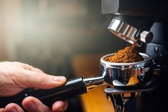 cómo moler café para preparar espressso