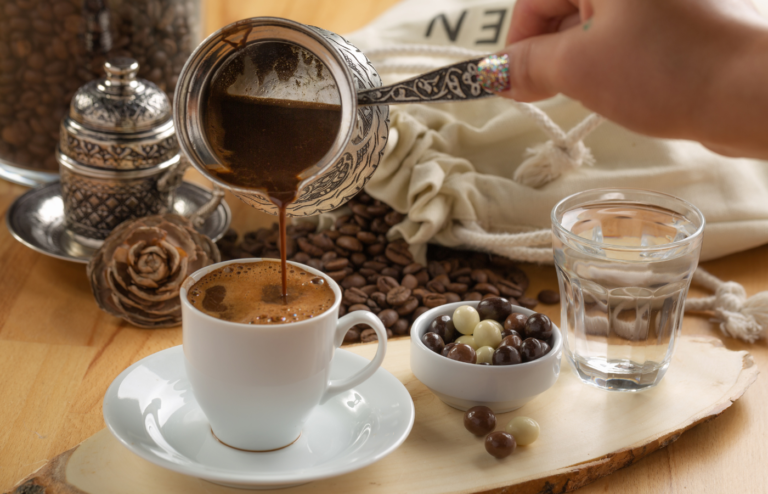 mejores granos y moliendas para preparar el café turco